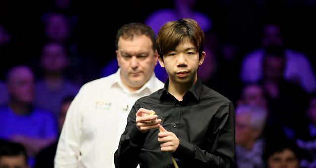 足篮不分家，泰山外援卡扎休赛期现场观战CBA山东队比赛.